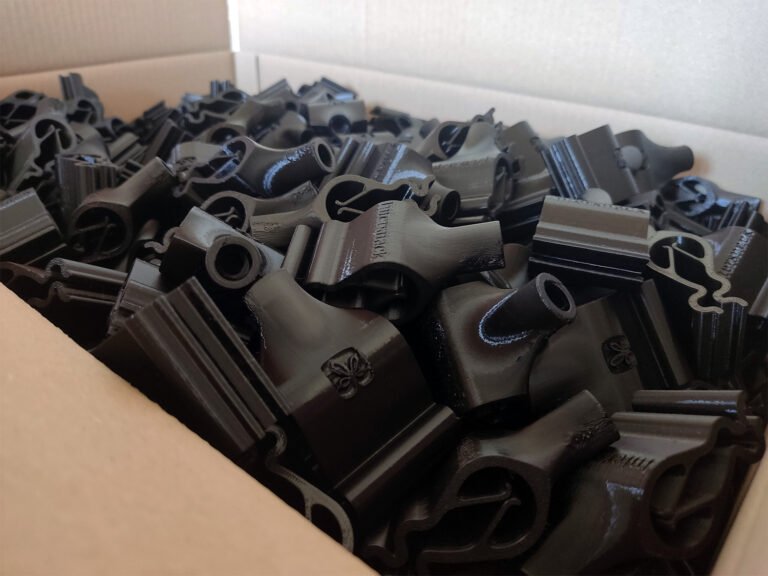 Personalizované plastové klipy vyrobené pomocí 3D tisku pro maloobchodní použití